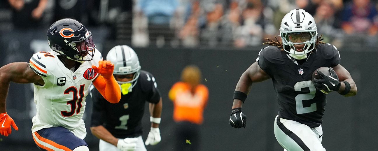 PRECIOUS L GEMS❣️CHRIS SANDERS❣️NFL❣️ Wide receiver Chris Sanders of the Tennessee Titans looks on from