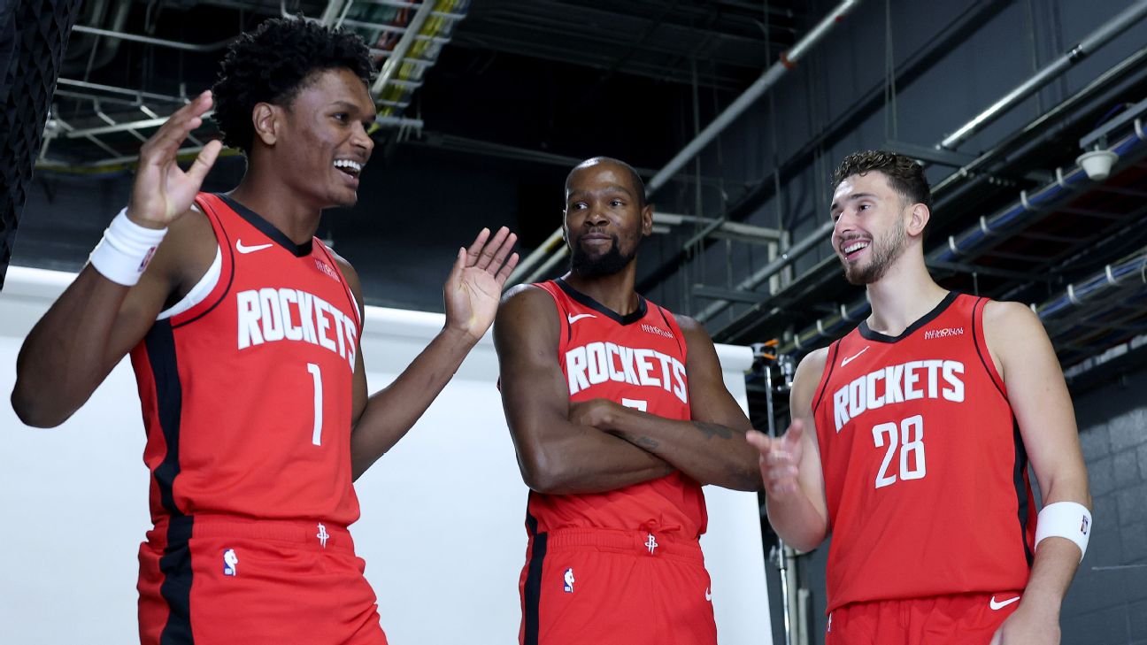 nba teams with red uniforms