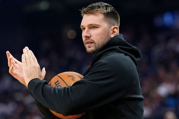 Lakers' Luka Doncic to make preseason debut vs. Suns