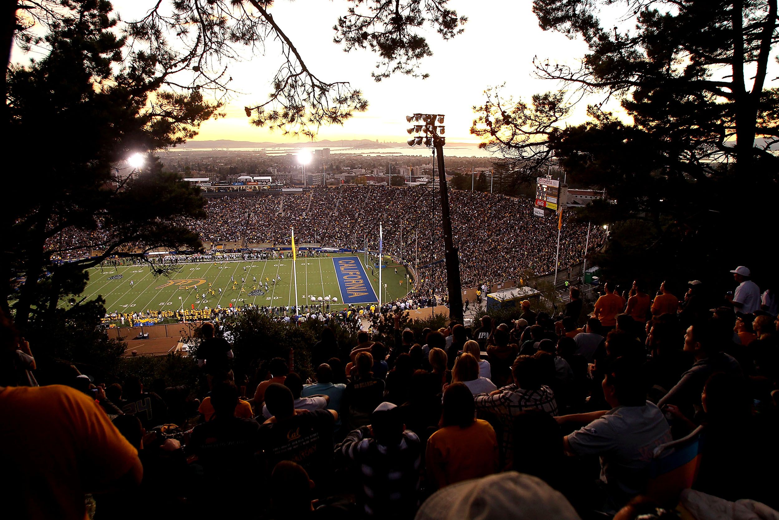 01. Save The Oaks (Memorial Stadium) [2499x1668]