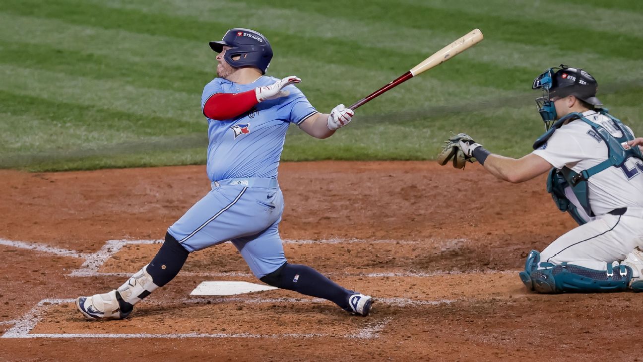 Jays' Kirk has surgery, expected to miss 6 weeks