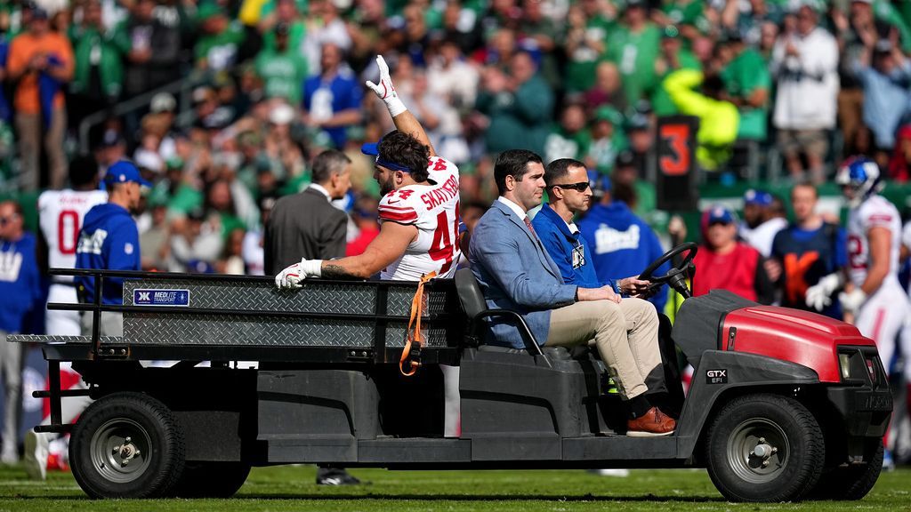 <a href="https://www.espn.com/nfl/story/_/id/46733959/giants-rb-cam-skattebo-carted-serious-leg-injury" target="_blank">Giants ‘devastated’ after Skattebo dislocates ankle</a>