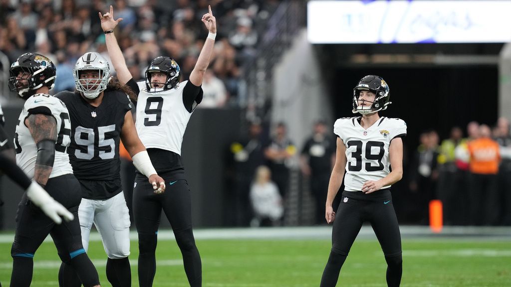 <a href="https://www.espn.com/nfl/story/_/id/46822888/jaguars-kicker-cam-little-sets-nfl-record-68-yard-fg" target="_blank">Little drills record 68-yard FG, sparking Jags in win</a>