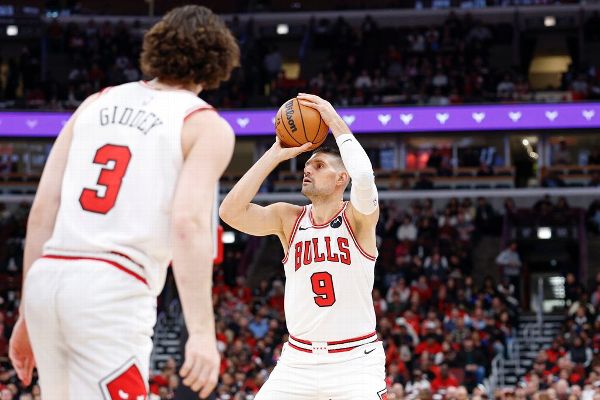 Bulls rally from 24 down vs. 76ers in battle of East leaders