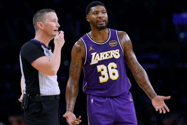 Lakers' Smart fined $35K for obscene gesture toward official