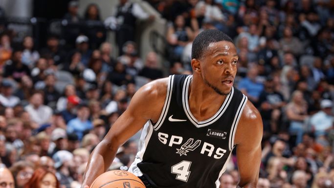 <a href="https://www.espn.com/nba/story/_/id/46901459/deaaron-fox-nets-24-season-debut-spurs-beat-pelicans" target="_blank">Spurs’ Fox hits ground running, has 24 in debut</a>
