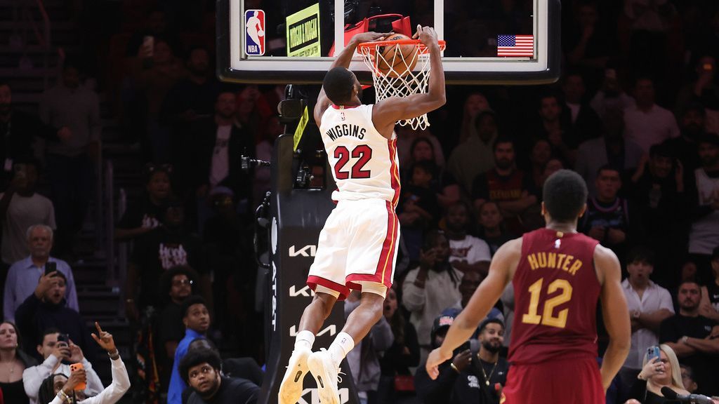 <a href="https://www.espn.com/nba/story/_/id/46924420/heat-steal-win-cavs-buzzer-beating-alley-oop-play" target="_blank">Heat steal OT win with buzzer-beating lob play</a>