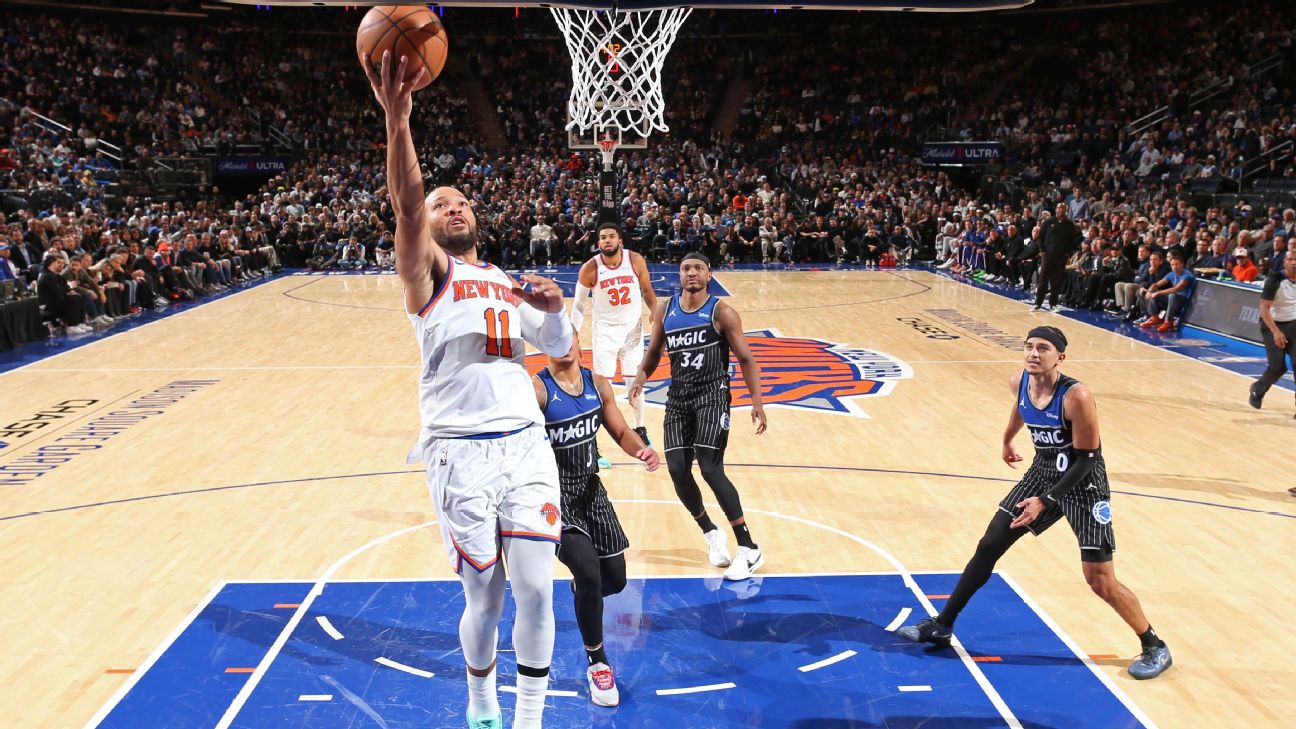 <a href="https://www.espn.com/nba/story/_/id/46949713/knicks-jalen-brunson-turns-right-ankle-late-loss-magic" target="_blank">Brunson turns ankle, seen exiting MSG on crutches</a>