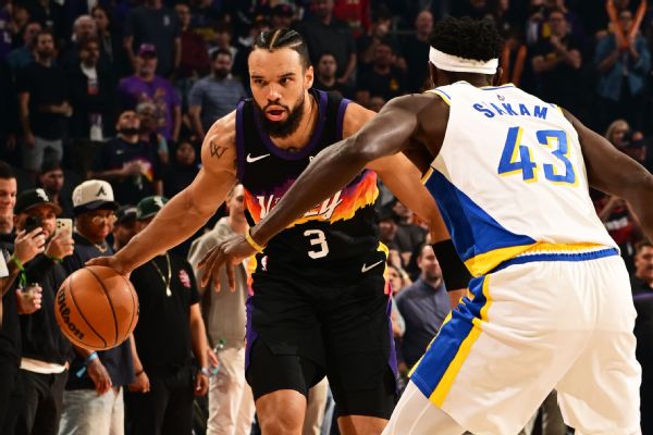 Dillon Brooks drives to the basket vs. Indiana Pacers at PHX Arena in Phoenix, Arizona, on Nov. 13, 2025.