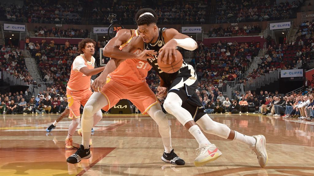 <a href="https://www.espn.com/nba/story/_/id/47004893/giannis-antetokounmpo-exits-bucks-game-vs-cavs-groin-injury" target="_blank">Giannis set for MRI after exiting with groin strain</a>