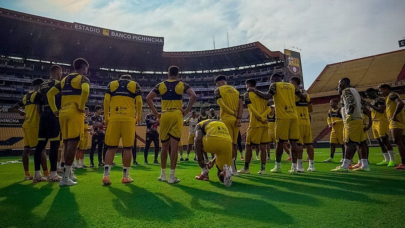 Barcelona SC team huddle