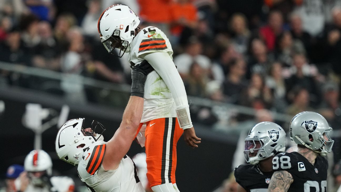 <a href="https://www.espn.com/nfl/story/_/id/47080354/shedeur-sanders-shines-win-browns-mum-starting-qb" target="_blank">Sanders shines in first start; Browns mum on QB1</a>