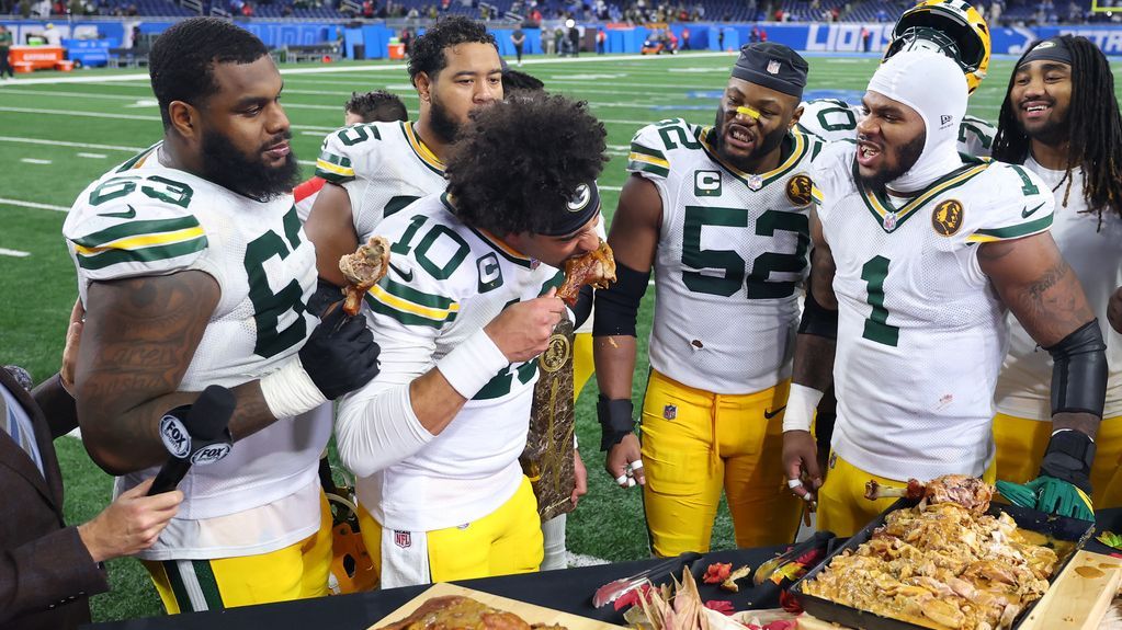 <a href="https://www.espn.com/nfl/story/_/id/47122958/packers-jordan-love-feats-thanksgiving-4-tds-win" target="_blank">Thanksgiving Love: Pack QB tosses 4 TDs in win</a>