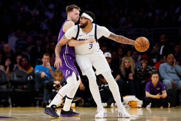 Mavs' Anthony Davis outshined by Doncic, Reaves in L.A. return