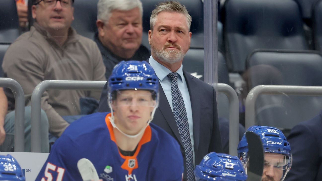 Reeling Islanders fire Roy, hand reins to DeBoer