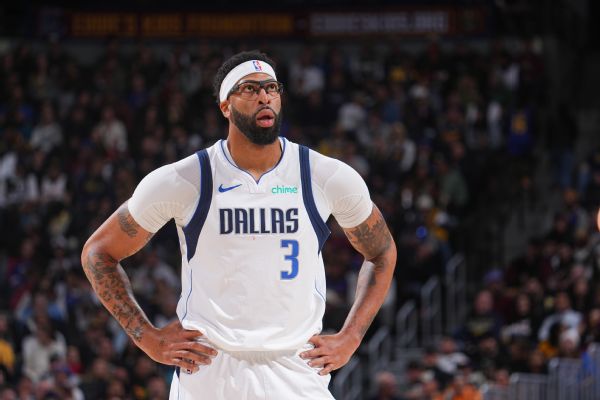 Mavs' Anthony Davis might need surgery on hand, sources say