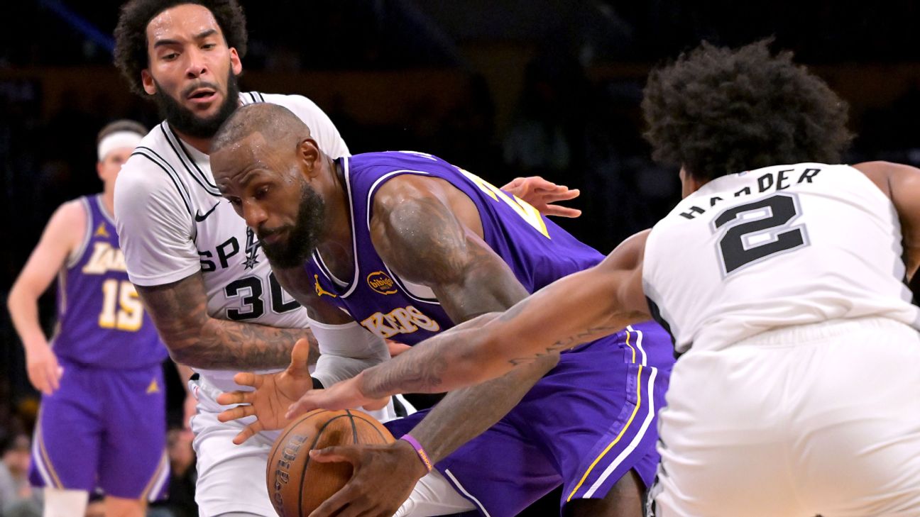 <a href="https://www.espn.com/nba/story/_/id/47274638/lakers-focus-reeling-d-not-playoff-talk-loss-spurs" target="_blank">Lakers swat away playoff talk, focus on reeling D</a>