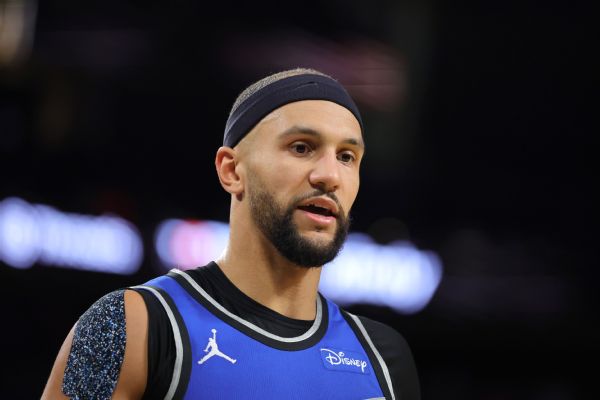 Magic's Suggs awaits tests after limping off with hip injury