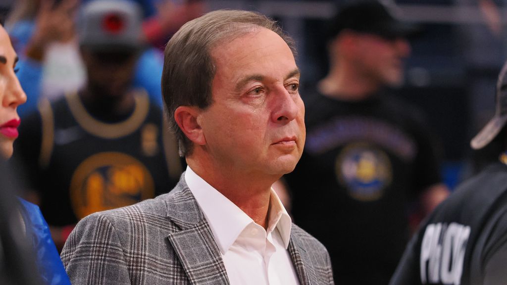 <a href="https://www.espn.com/nba/story/_/id/47327941/steve-kerr-leaked-joe-lacob-email-all-frustrated" target="_blank">Kerr: Lacob email no big deal; Dubs all frustrated</a>