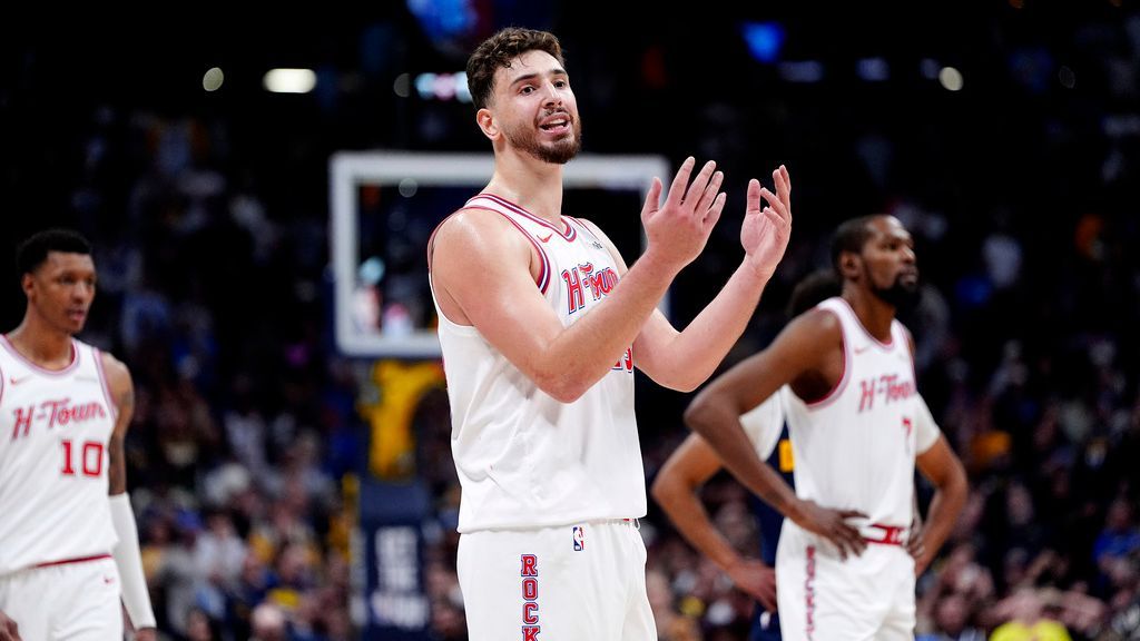<a href="https://www.espn.com/nba/story/_/id/47329064/three-incorrect-calls-favored-nuggets-ot-win" target="_blank">NBA: 3 incorrect calls favored Nuggets in OT win</a>