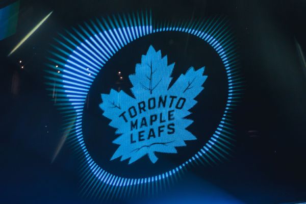 Maple Leafs ship rights to Nick Robertson to Penguins