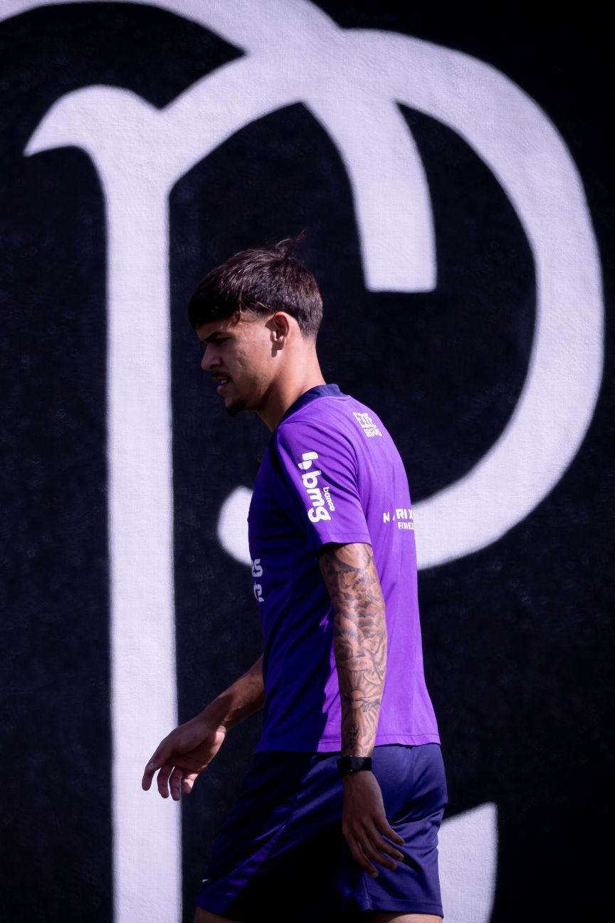 Corinthians negocia zagueiro com clube italiano e pode faturar
