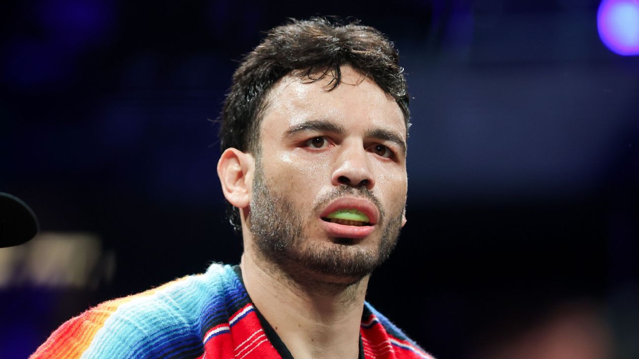 Chavez Jr., out on bail, picks up 1st win since '24
