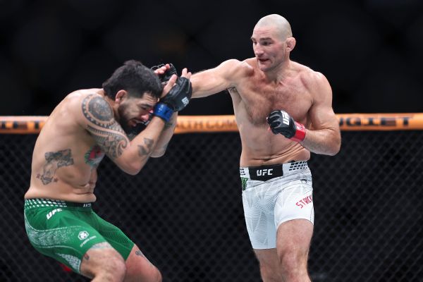 Strickland dominates Hernandez in TKO win at UFC Fight Night