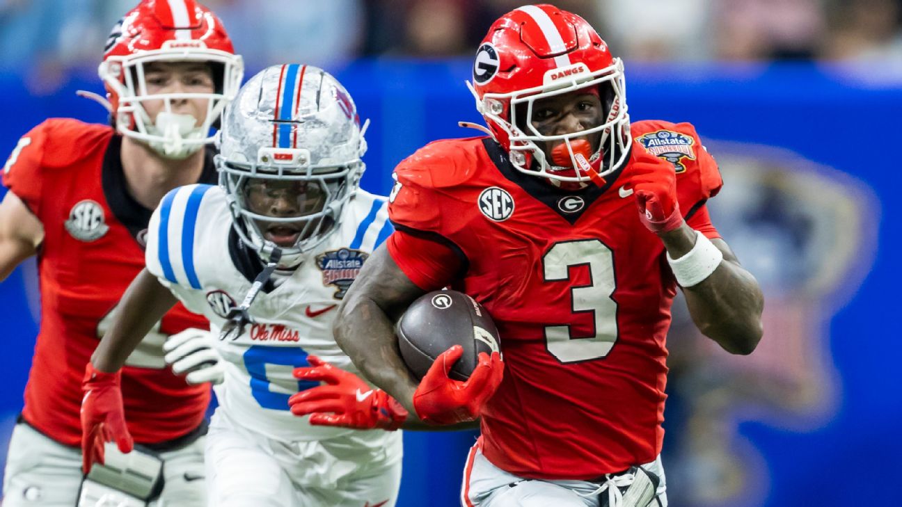 Key college football returning players for each top 25 team