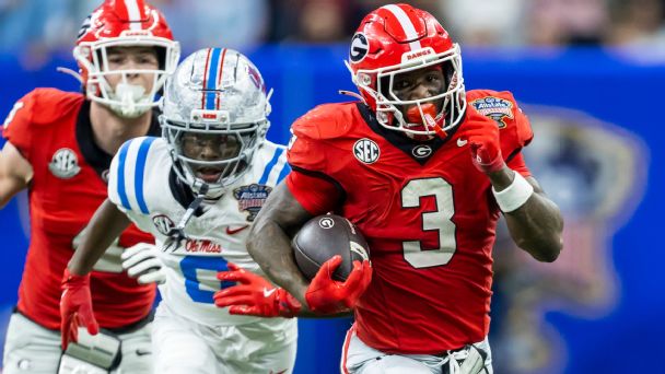 Key college football returning players for each top 25 team