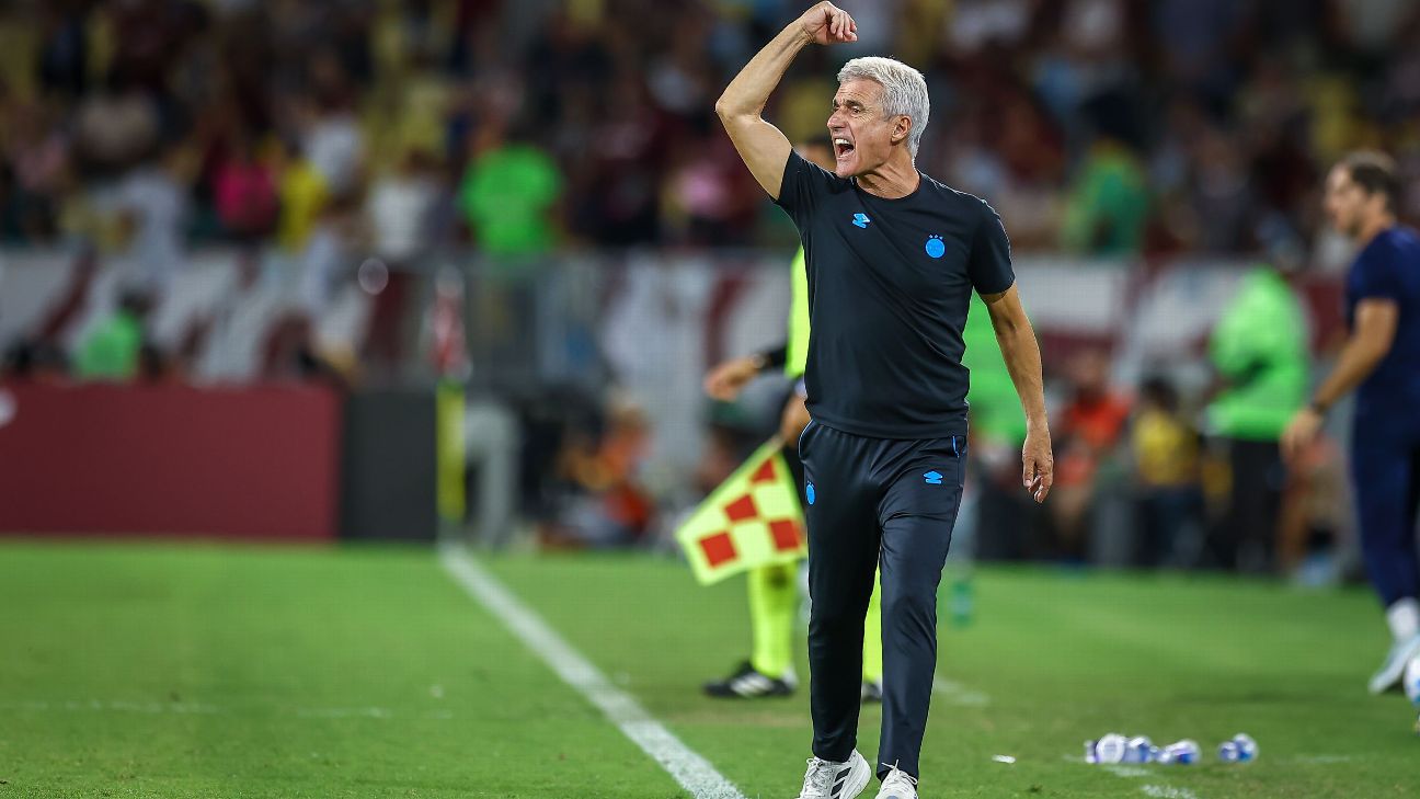 Dirigente banca permanência de Luis Castro no Grêmio: 'Tem clube devendo R$ 20 milhões para treinadores'
