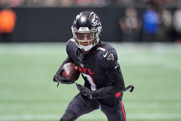 GIANTS Steal Darnell Mooney From Bears on 1-Year Deal