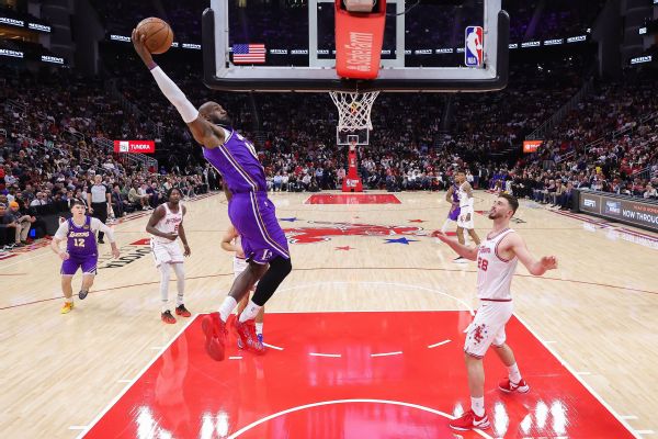 LeBron James' 6 dunks vs. Rockets key Lakers' 7th straight win