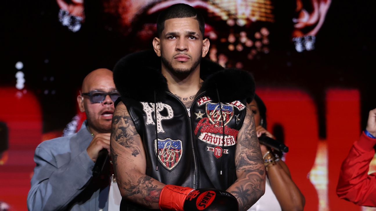 Berlanga, Hitchins sign deals with Zuffa Boxing
