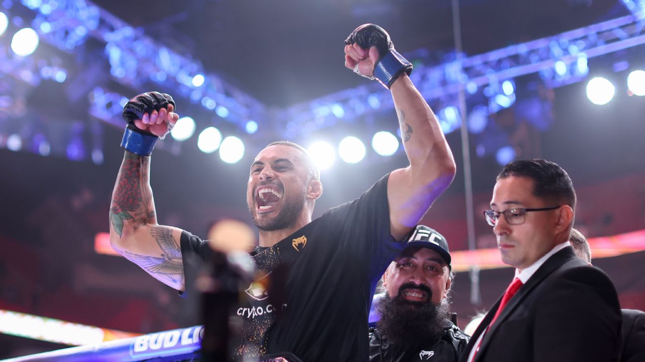 Who should challenge for Carlos Ulberg's championship first?