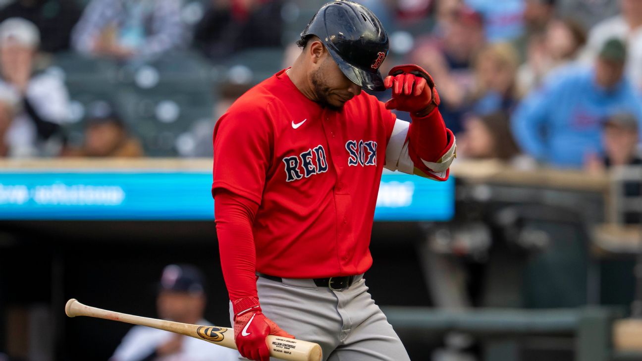 Red Sox's Willson Contreras leaves game after HBP on hand - ESPN