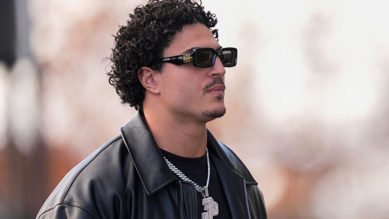 espn.com - David Newton - How music kept NFL dream alive for Panthers' Jaelan Phillips