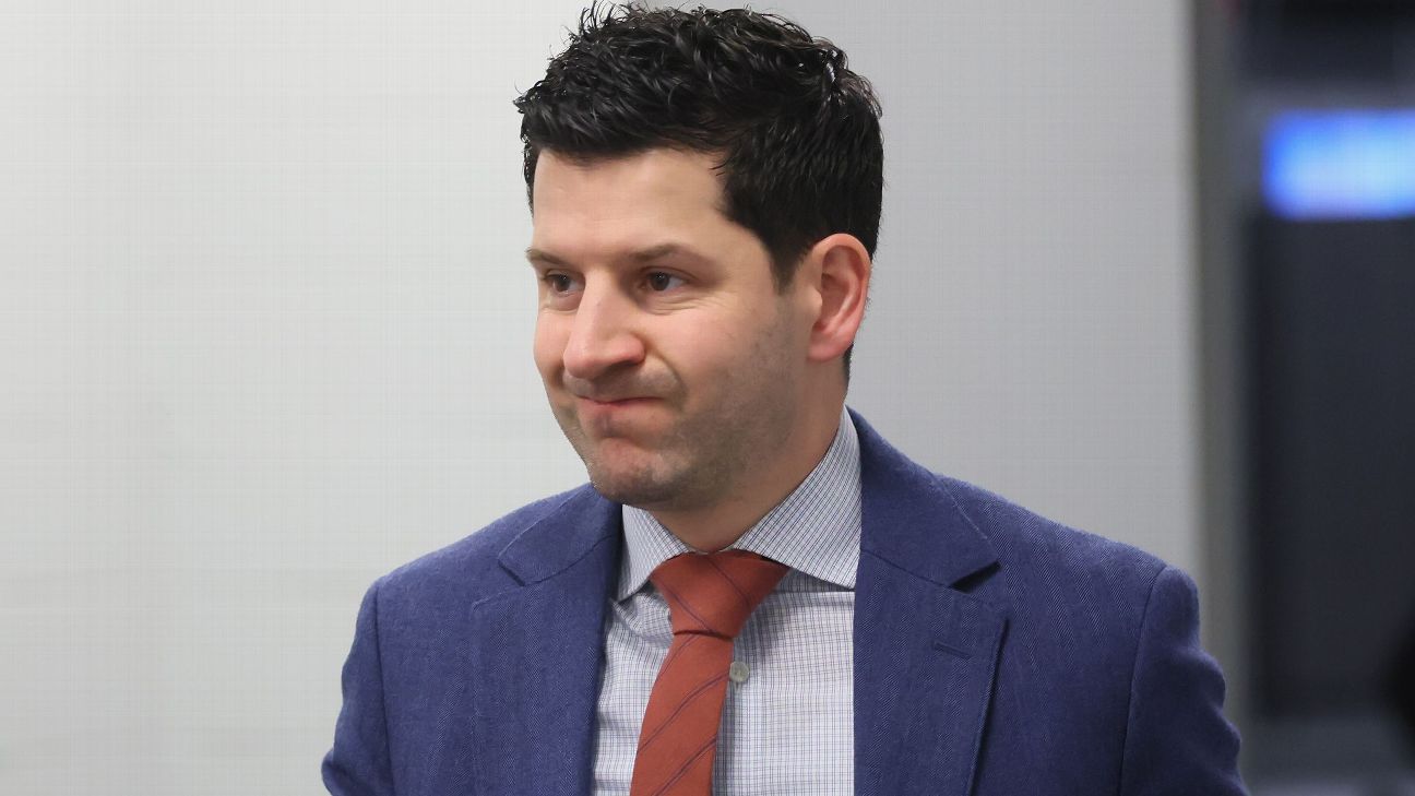 Blackhawks extend GM Davidson's contract