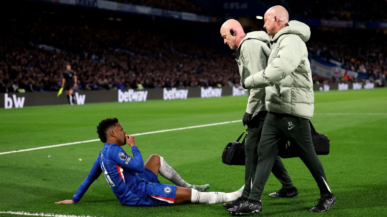 Manchester United celebrating goal