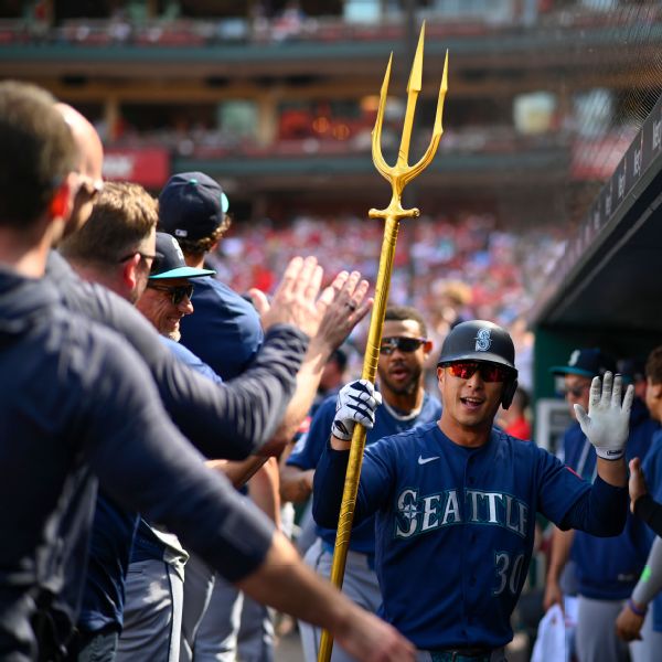 Refsnyder wins challenge, then hits go-ahead HR for Mariners - ESPN