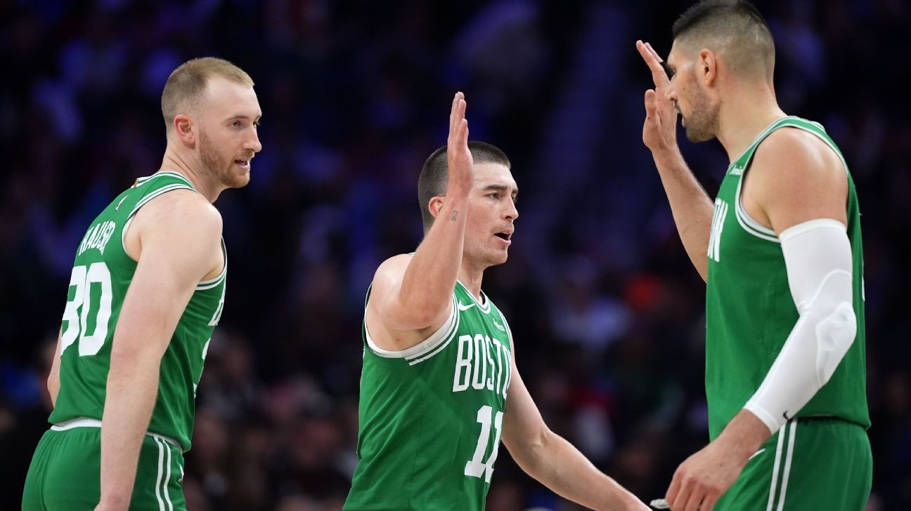 Celtics arrollan a 76ers y están a un triunfo de avanzar de ronda