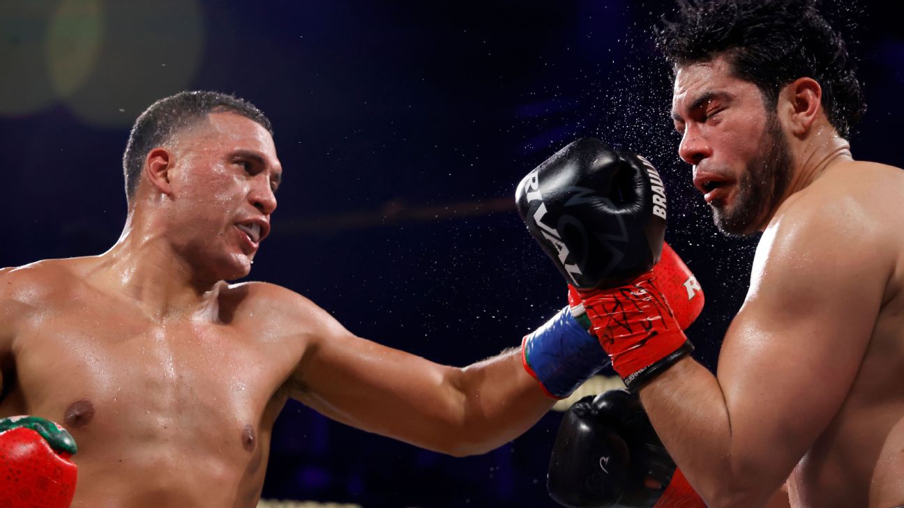 Benavidez trounces 'Zurdo' in one-sided TKO win