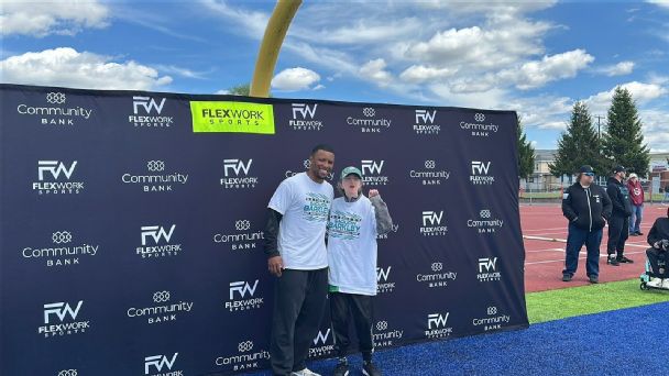 Saquon Barkley provides experience of a lifetime for fan at youth camp