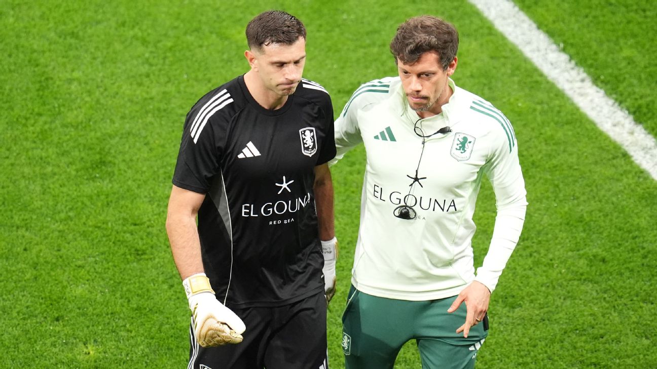 Aston Villa's Emi Martínez broke finger before UEL final win