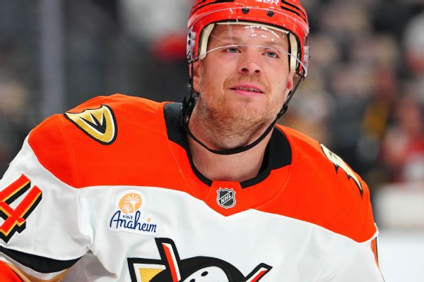 Lightning Secures Carlson: Major Defensive Addition for Betting Markets