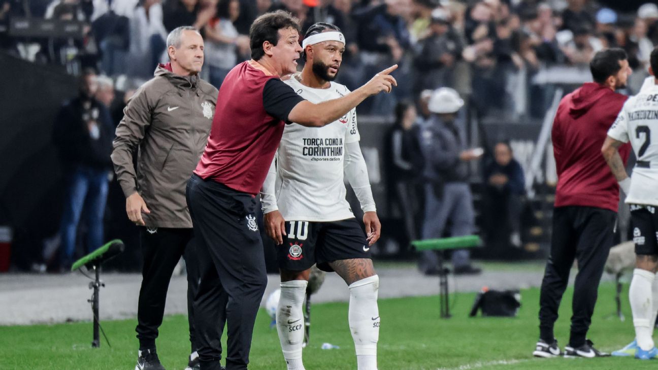 Memphis fica? Diniz é direto sobre futuro de astro no Corinthians: 'Algo que foge das minhas mãos'