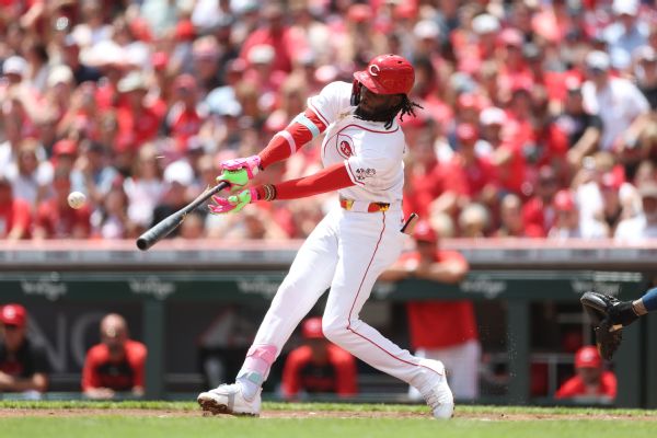 De La Cruz exits with right hamstring tightness vs. Braves