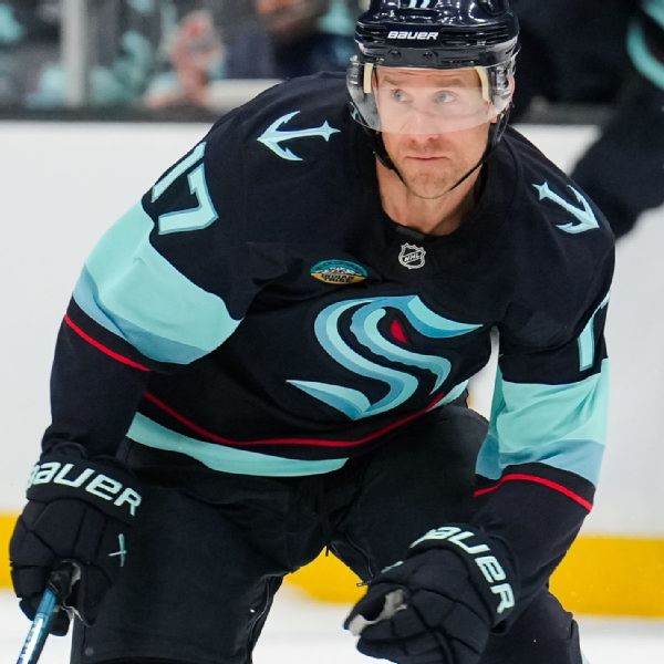 Source: Jaden Schwartz signs three-year deal with Avalanche