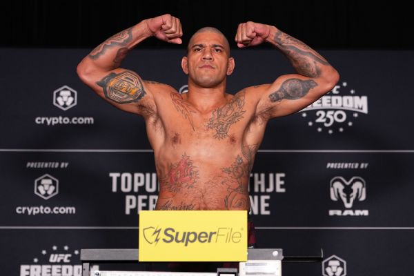 Pereira tips scales at 251 lbs for UFC Freedom 250 at White House