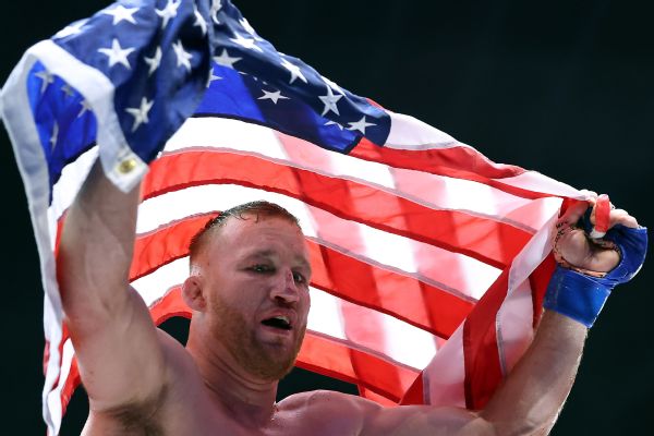 Gaethje bucks odds, topples Topuria for UFC lightweight title